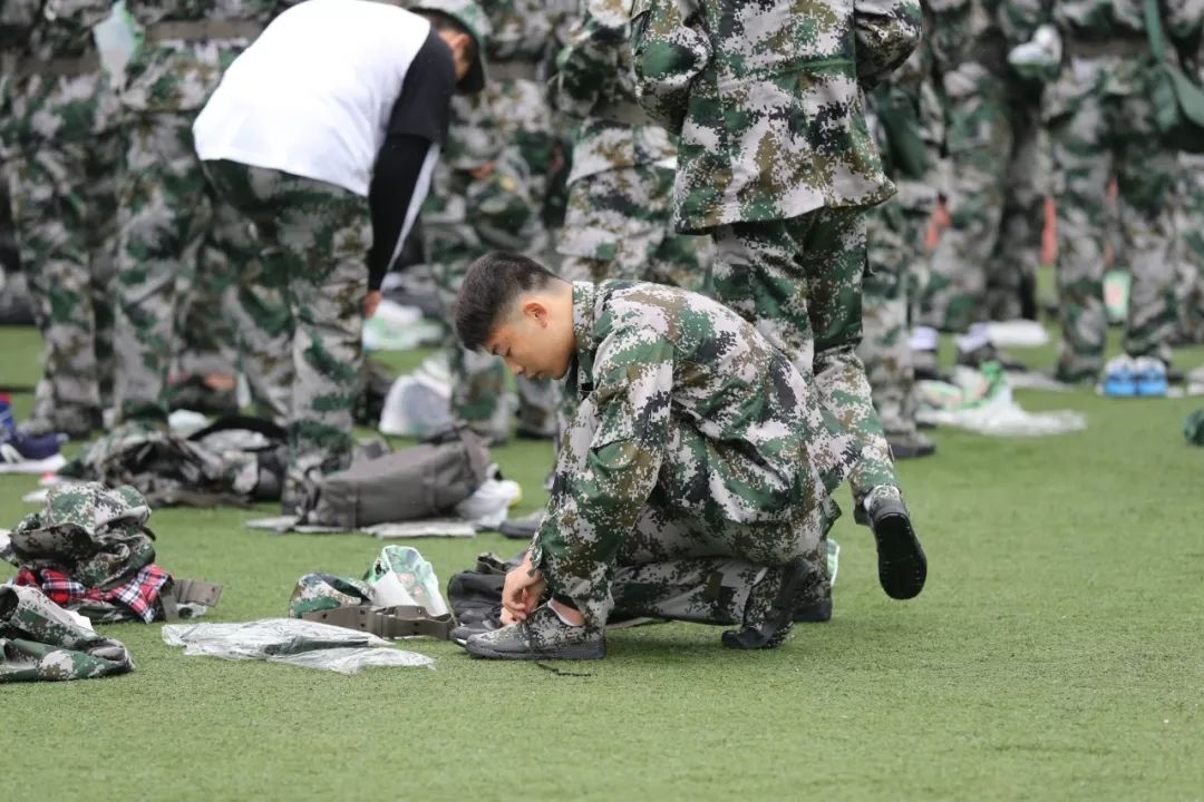 震撼今年軍訓超燃的服不服