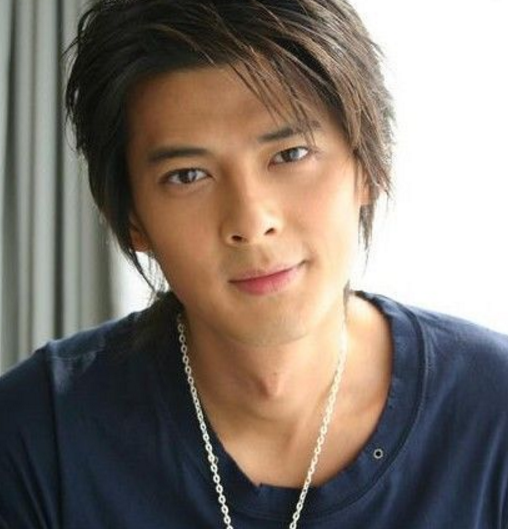 虽然事业发展不顺,但是郭品超的感情生活可是丰富的很,他年轻时候和