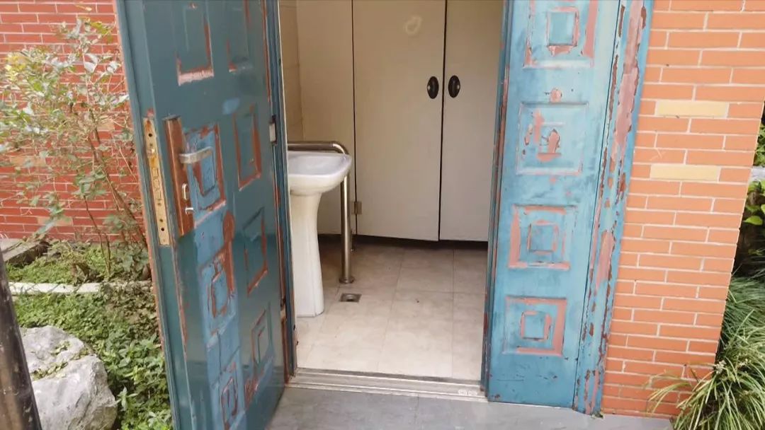 这还是公厕吗76座公厕升级换代能休闲能看书