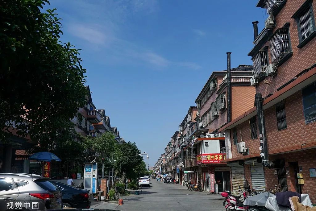 暴富游戏城乡结合部的美丽网红们