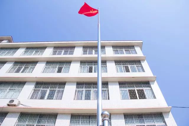 再见了!第三中学!你好,兴宁市卓越中英文学校
