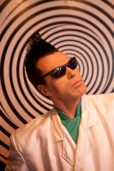 洛迪·科比(美国)rudy coby两度获得魔术艺术学院喜剧魔术师荣誉2005