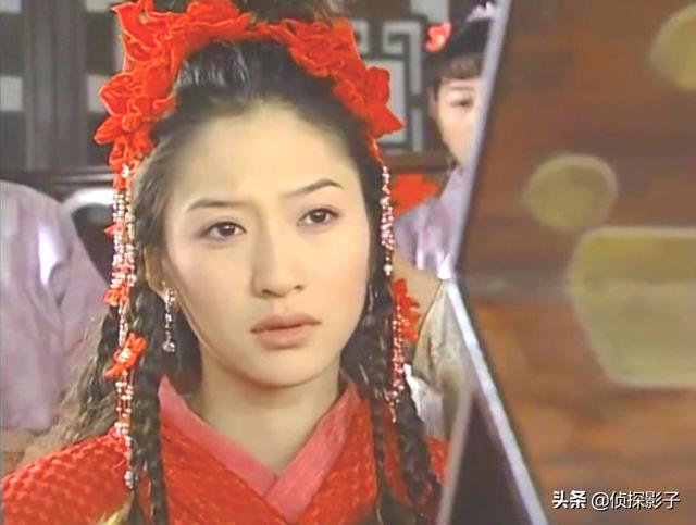 金蚕丝雨中李小冉扮演逍遥派大小姐对养猪小子一见钟情