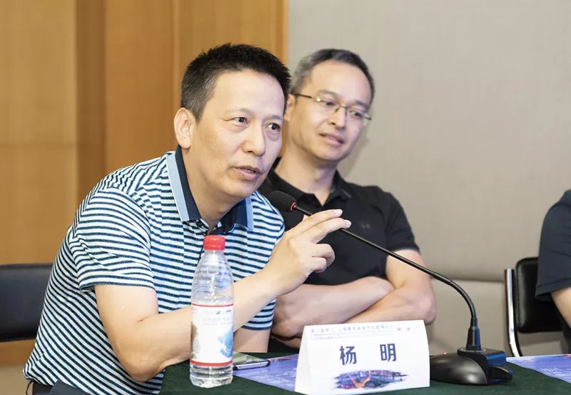 张伟杰左侧经皮肾镜钬激光碎石取石术鲁特飞腹腔镜前列腺癌根治术讨论