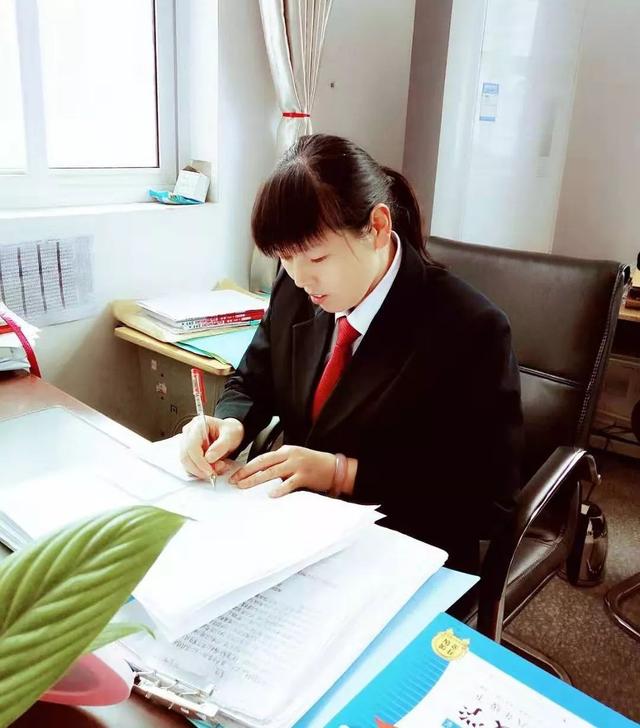 教师礼赞76奉献最为快乐平凡方显幸福汉阴县平梁初级中学教师崔小萍