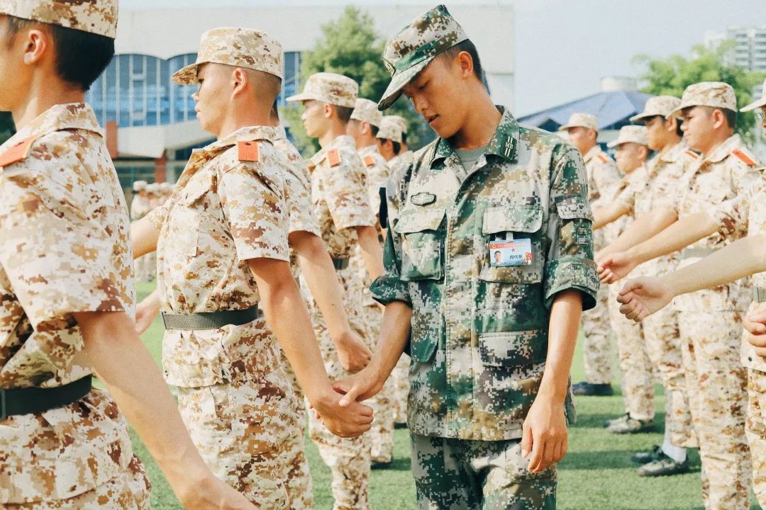 报告教官:2019级军训学员已集合完毕_胡钰