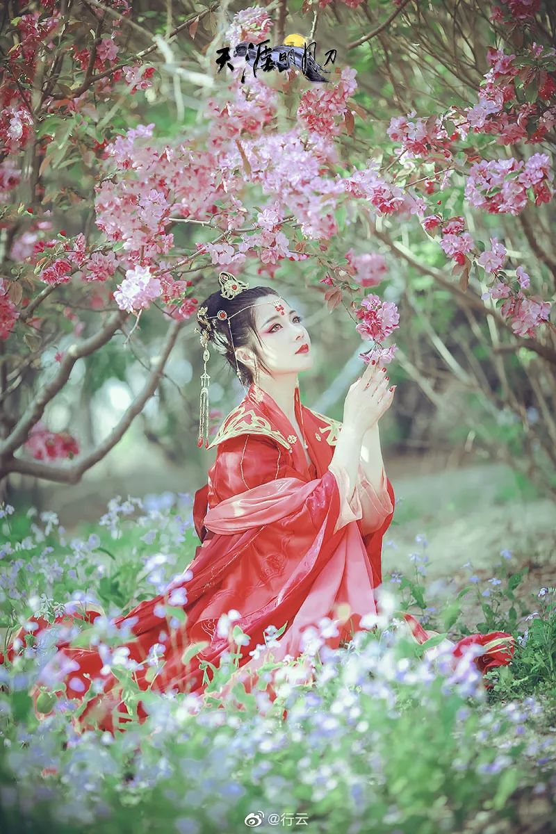 滴滴,你有一位穿着嫁衣的小仙女等待查收(////)