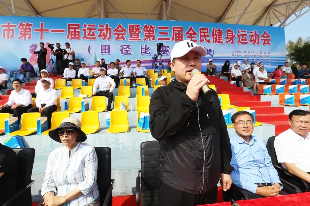市委书记张恩亮宣布开幕市长王秋实为大会致辞副市长李莉主持开幕式市