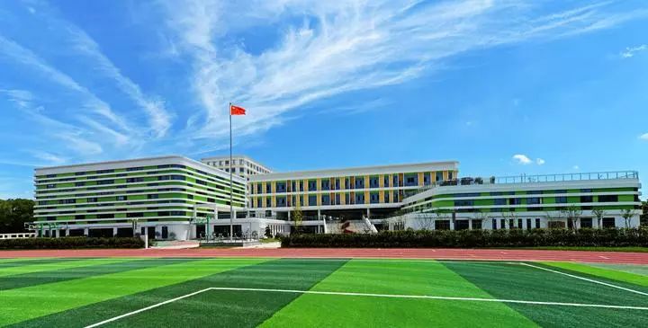 桐乡六中作为市区公办初中,学校办学质量始终名列嘉兴市前茅.