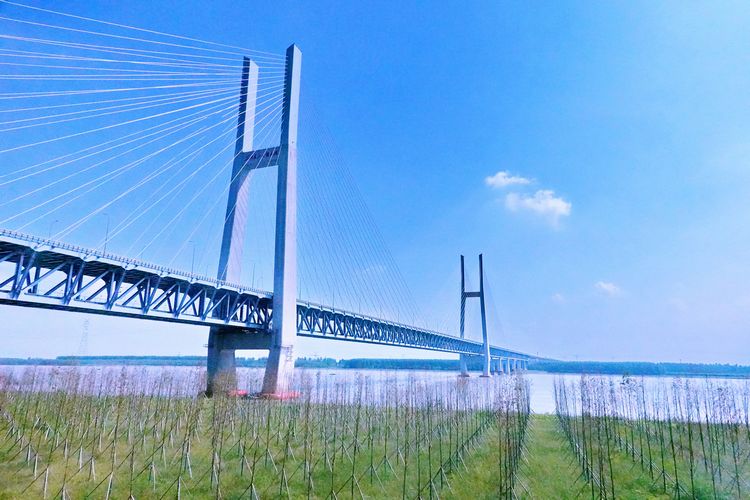 大国匠心造就我国第一座跨越长江的重载铁路桥荆州长江公铁双层大桥