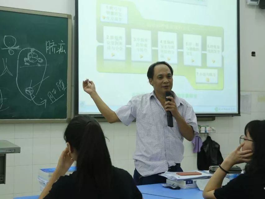 三十三载扎根右医栽下三千桃李为学子全国优秀教师李海