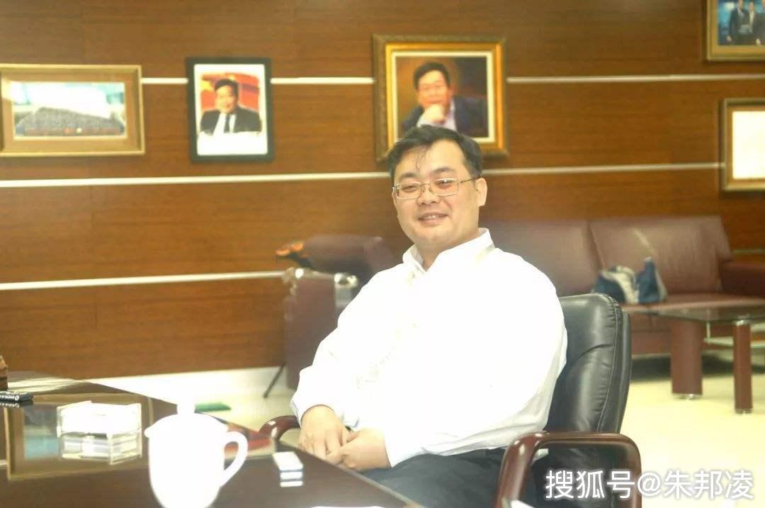 培养的团队大家都非常忠于福耀,忠于事业,大家积极性很高地辅佐曹晖做