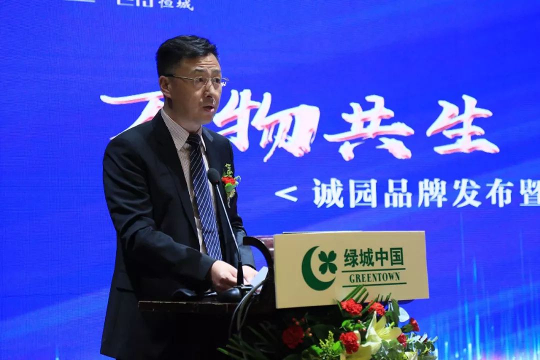 绿城中国控股有限公司西南区域公司副总经理姚猛发布会现场,前来咨询