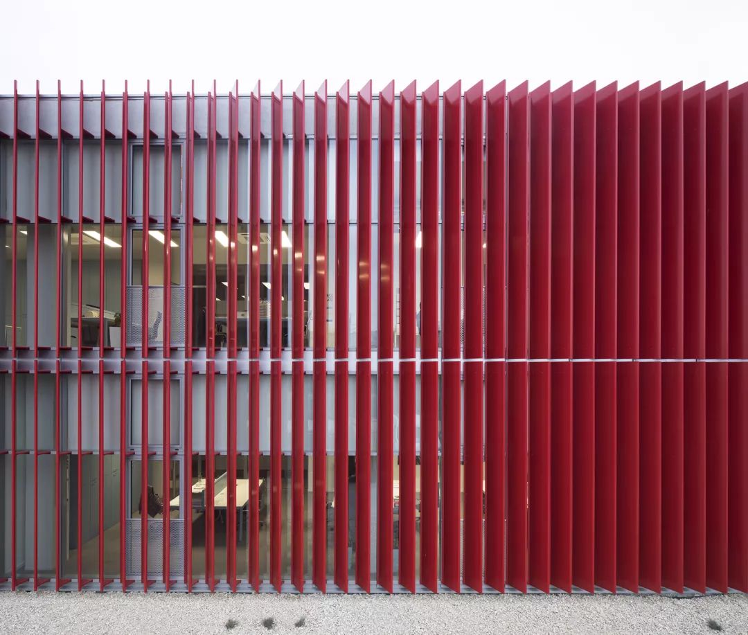 红色塑造视觉上的连接罗马尼亚咖啡机生产车间