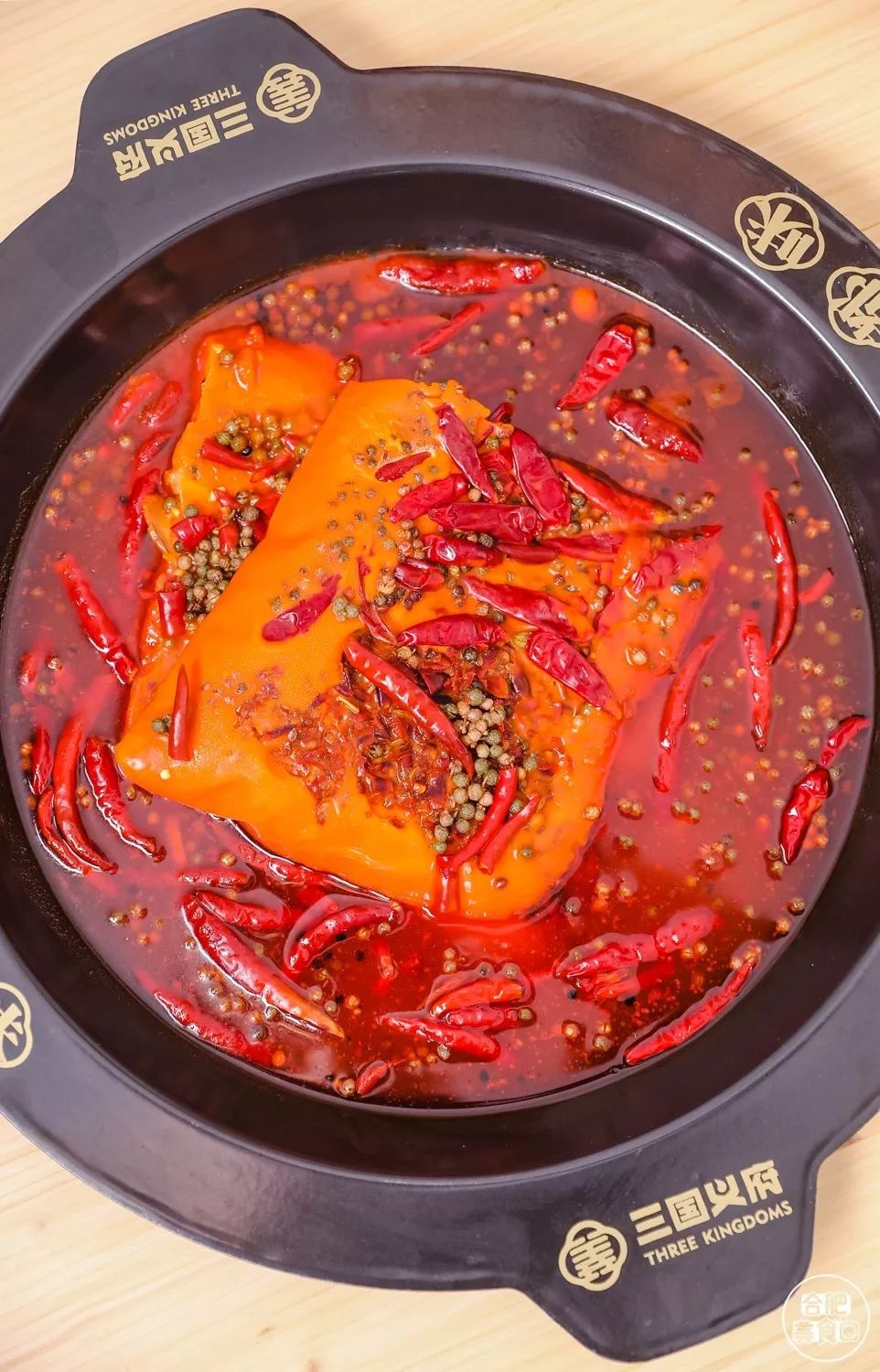 9折!霸都惊现19年成都老牌火锅店!一秒穿越!_锅底