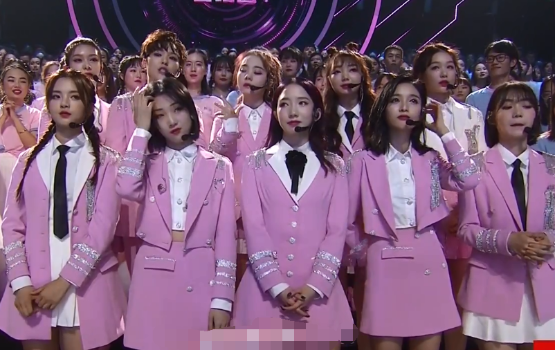 团内一堆vocal火箭少女为何还要假唱只为了保护杨超越