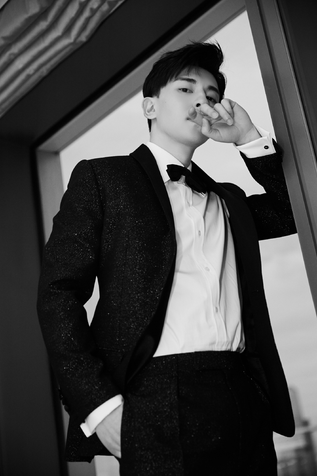 暗黑金丝西装,他的身上有星空银河——邓伦