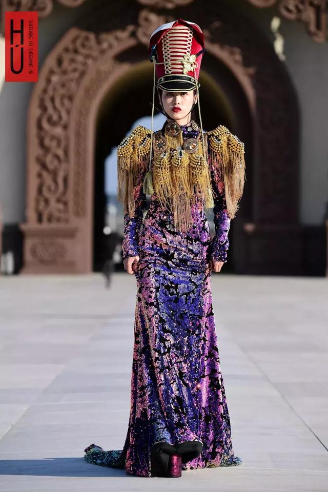 太酷了胡社光大型国际时装秀来鄂尔多斯了
