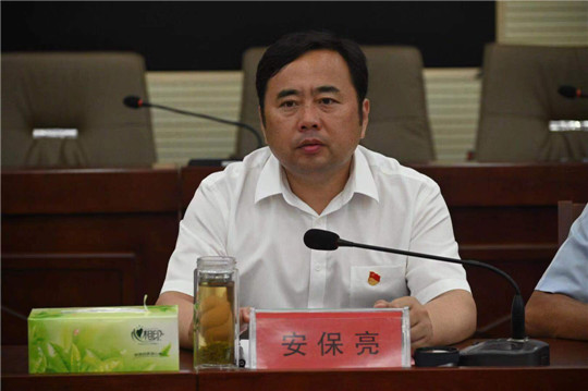 区委副书记,区长安保亮讲话区委副书记黄东明出席会议区人大常委会