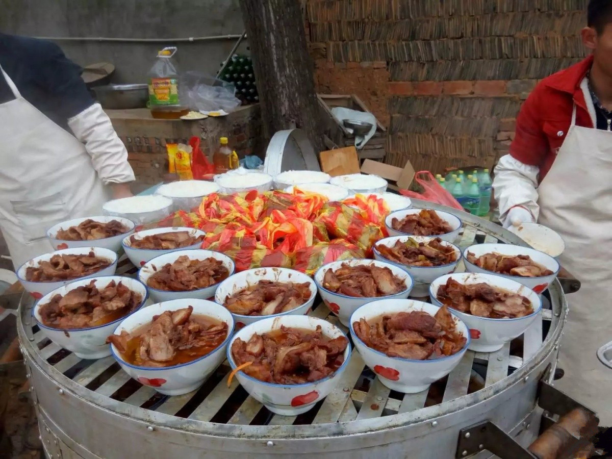 实拍农村盛大酒席风光背后村民苦不堪言
