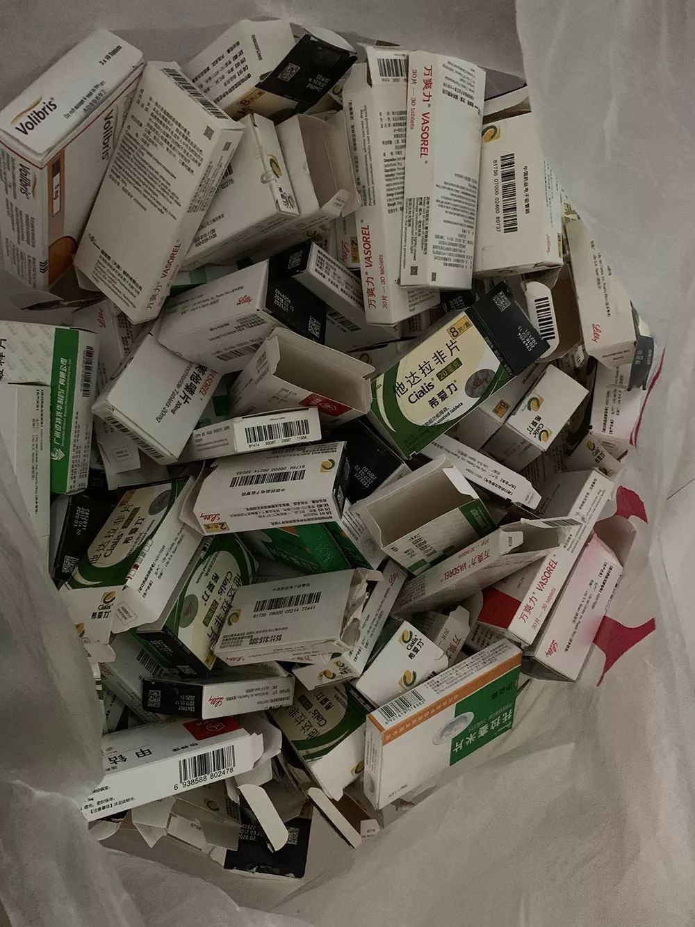 8岁女孩每天靠吃伟哥续命妈妈含泪说出真相