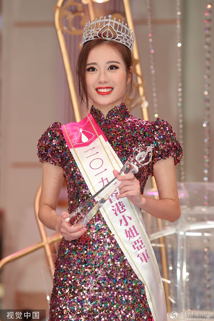2019港姐决赛泳装礼服秀目不暇接黄嘉雯荣获后冠泪洒现场