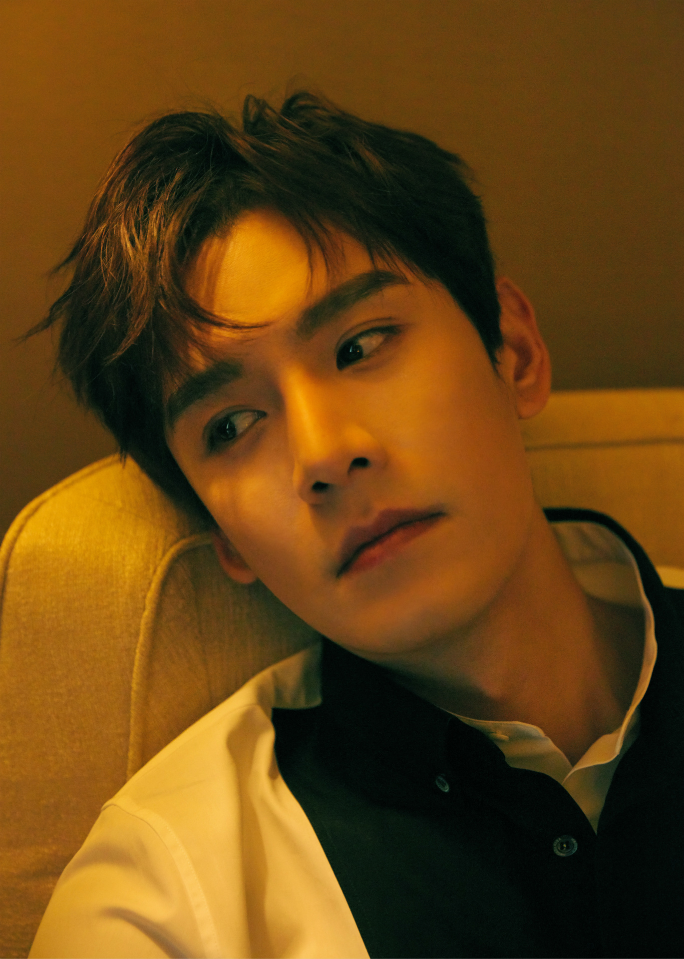 经超中分发型演员经超