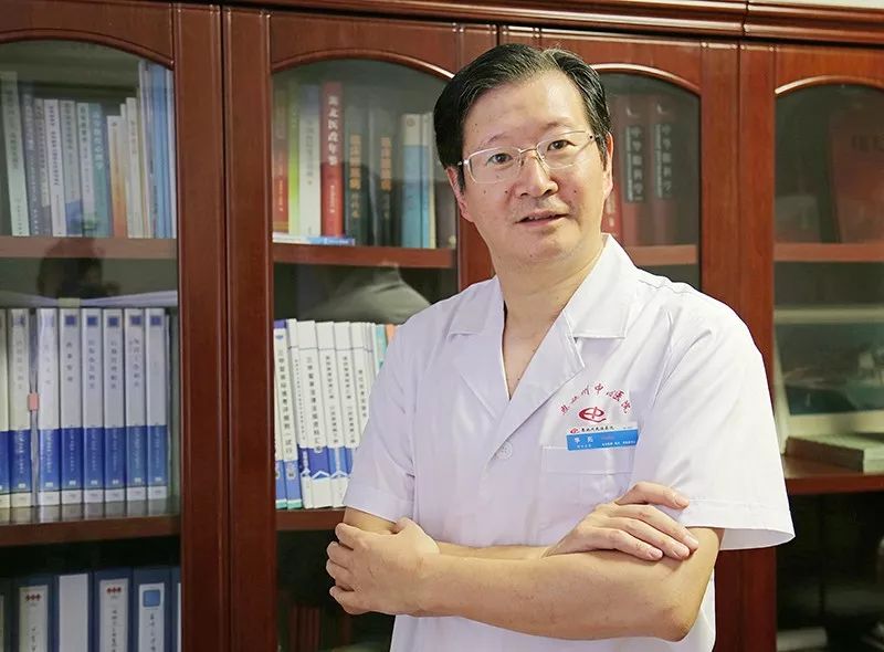 我州第一位医学博士,荣誉加身无论职务如何变化,却一直坚守…_李拓