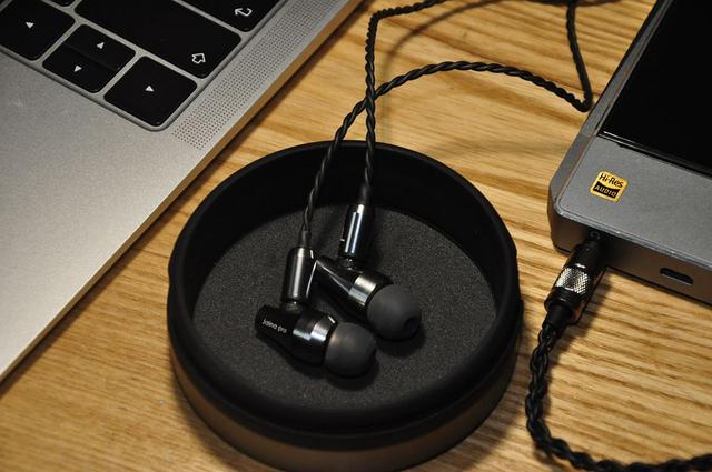 999元山寨谢兰图ie800s极小众耳塞小吉安娜鉴赏