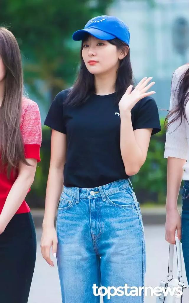 原创盘点7个韩女团成员自然系穿搭穿出显瘦的时尚感