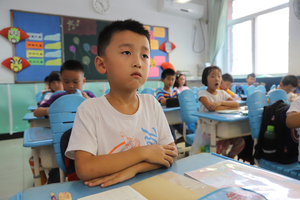 小学一年级的新生们在新鲜