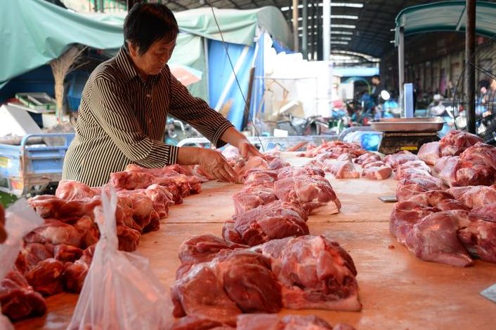 一天一个价!猪肉价格"飞"起来的摊前和幕后