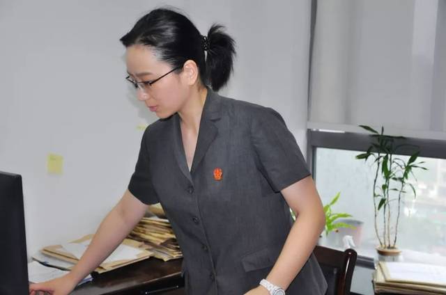 天台90后"超萌"法官朋友圈被曝光! 网上却好评如潮?