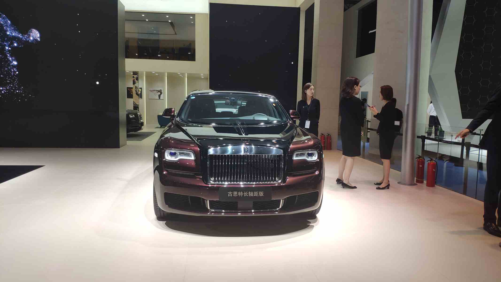 2019年成都车展劳斯莱斯古思特至臻典藏版实车