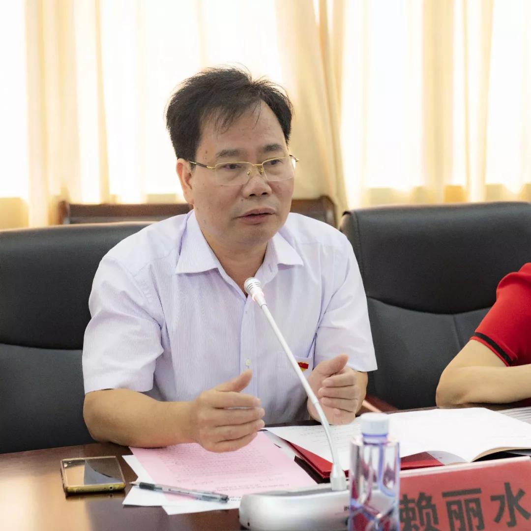 理事会成立会上,区党工委委员,管委会副主任赖丽水代