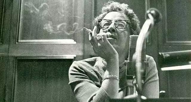 当然,并非没有人同情艾希曼,出生于德国的犹太人汉娜·阿伦特小姐就是