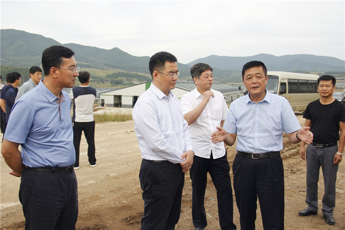 4日,调研组来到汪清桃源小木耳产业园,实地查看了产业园各项自动化