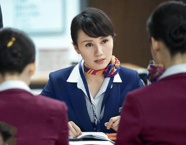 共同出演的电视剧《我的前半生》中,袁泉饰演一位独立自强的白领形象