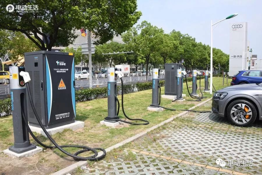 深度沉浸式体验国内首次试驾进口奥迪etron纯电动suv