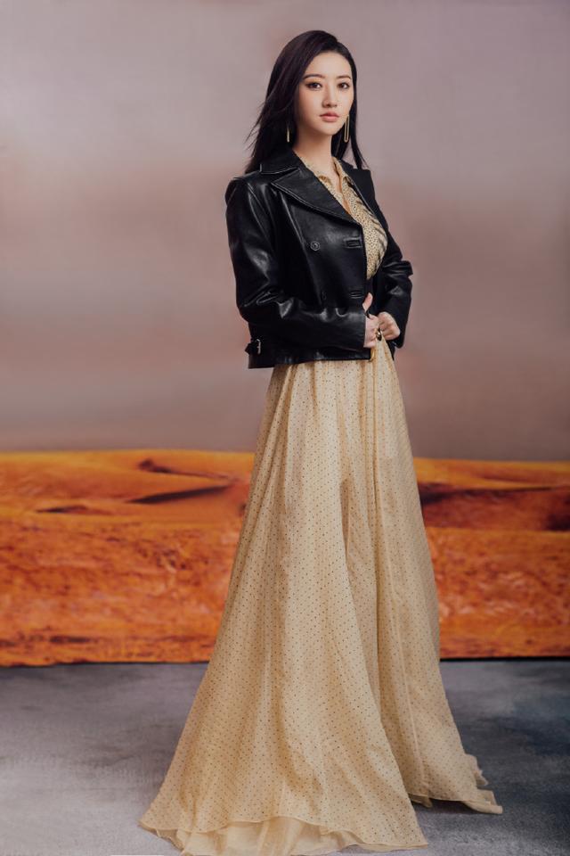 景甜终于换了新风格穿皮衣配长裙气场全开化大浓妆美得太惊艳