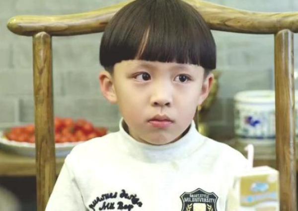 还记得《爱情公寓》的雷哥吗?14岁颜值在线,撞脸王俊凯_朱佳煜