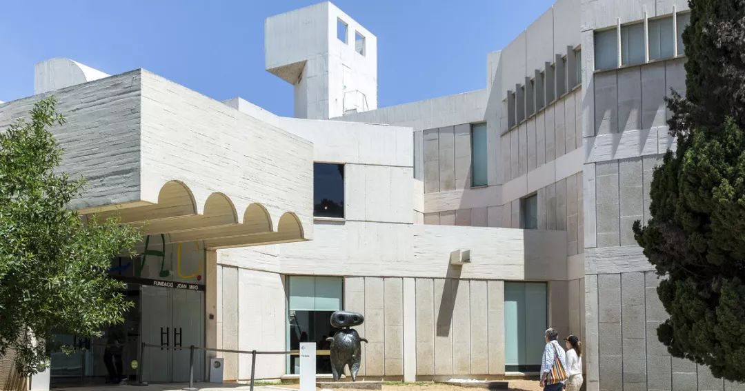 巴塞罗那的米罗当代艺术馆该基金会的亮点包括瑞士艺术家giacometti的