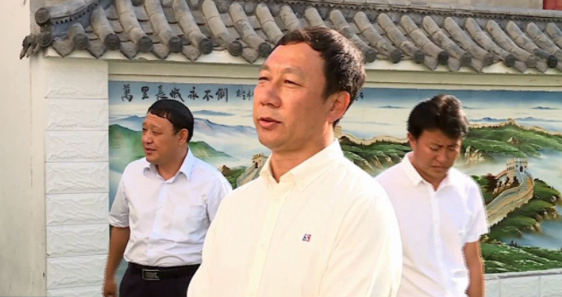 旗长孟和达来调研中小学教育质量工作