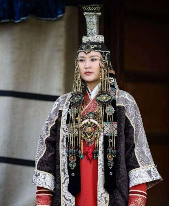 1266年,元世祖忽必烈为生母唆鲁禾帖尼上谥号为庄圣皇后.