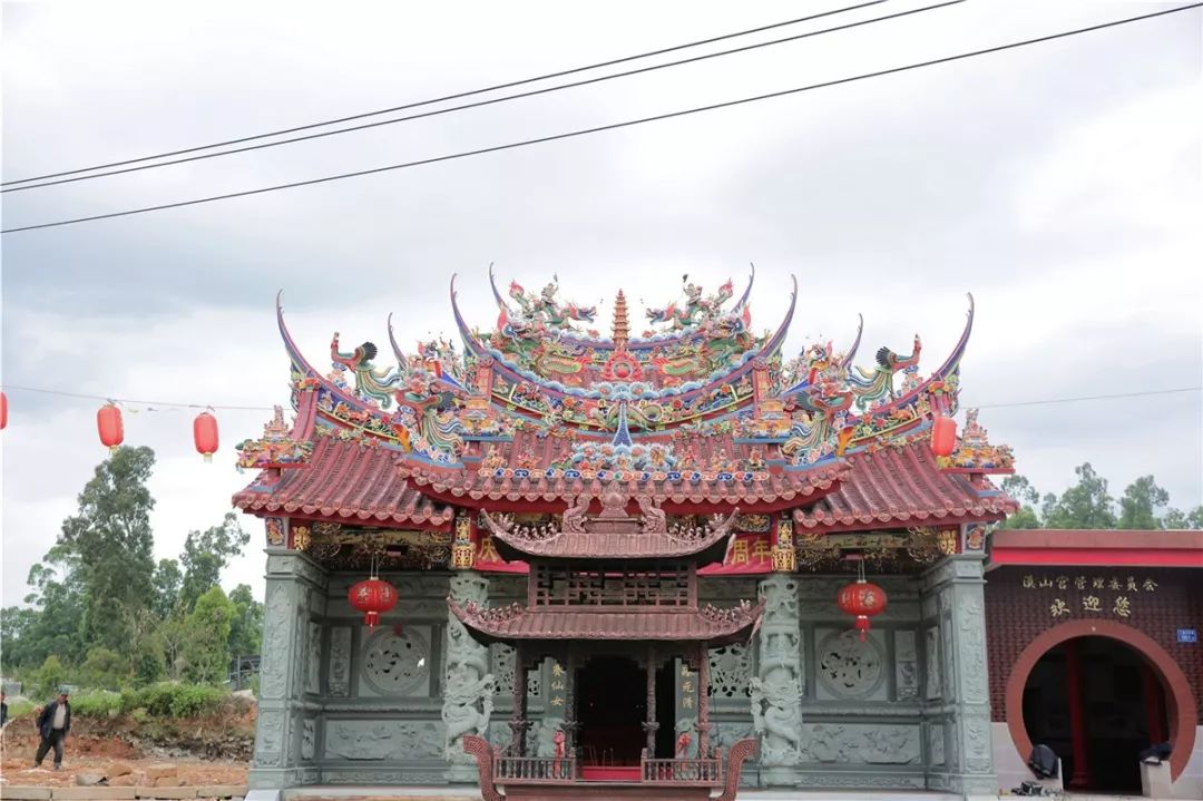 奇翔安这里供奉一位13岁清女姑娘每年五月初十两万多人前来祭拜