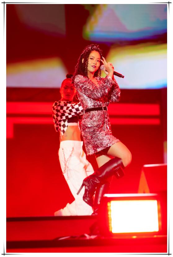 27岁王菊太勇敢130体重发泳照秀身材终于相信微胖也是一种美