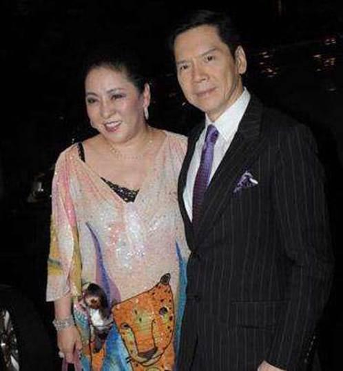李小龙死在她的床上,还曾患上精神分裂,向华强为何还敢娶她?_丁佩