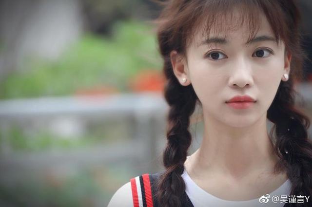 回归现代的吴谨言成了一枚可盐可甜的奇女子