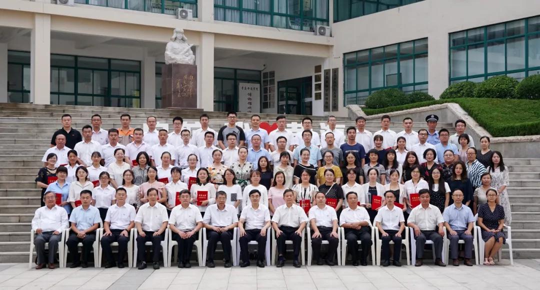 荣耀时刻青岛黄海学院庆祝第35个教师节暨颁奖典礼隆重举行
