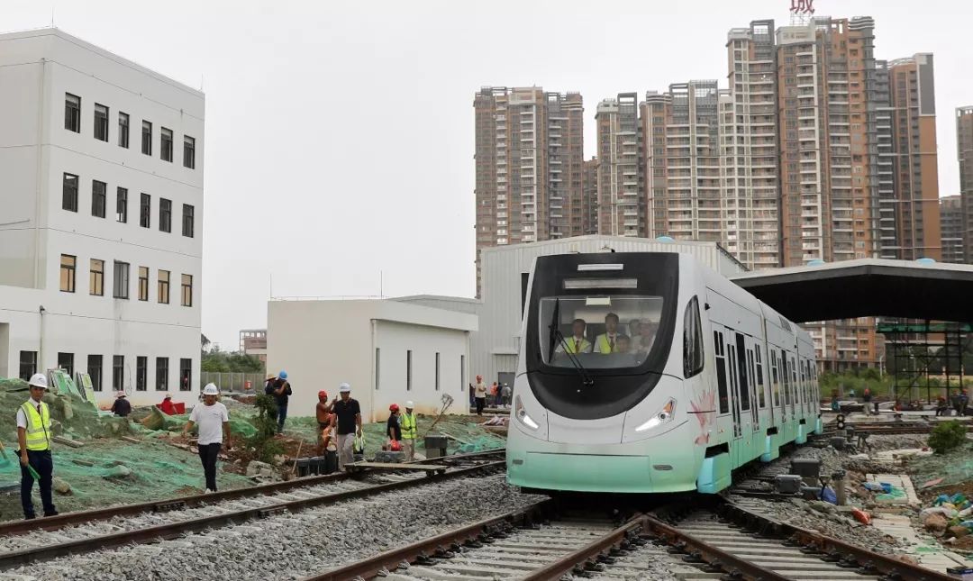 目前高明区现代有轨电车示范线首期票价方案已报区政府同意,并根据